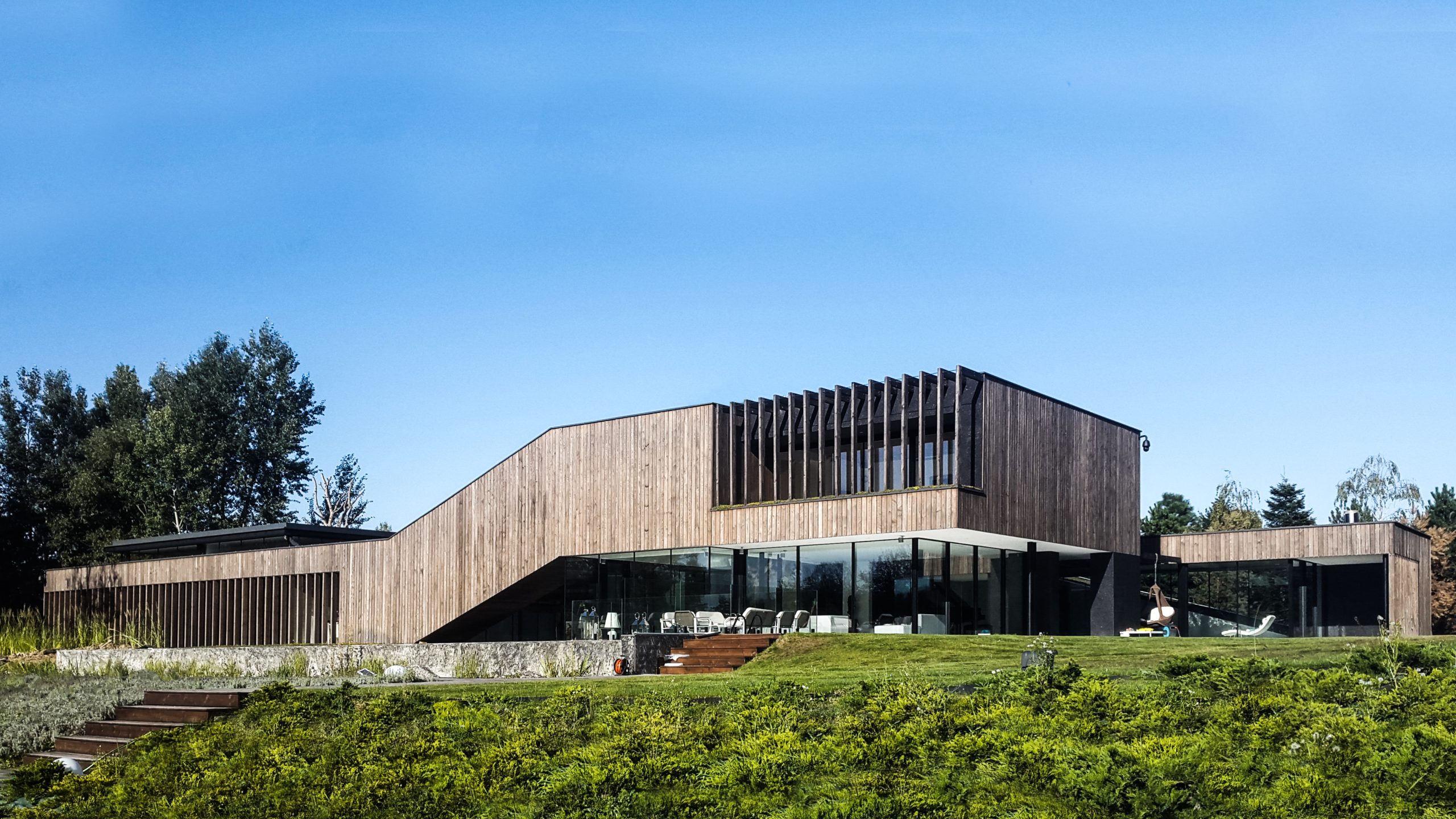 ''Dom Wielkiego Brata. Historia upadku luksusowej rezydencji''