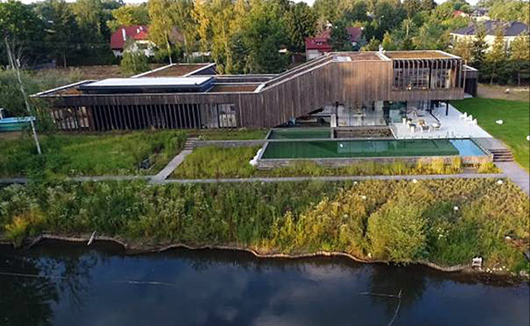 ''W prywatnych bunkrach miliarderzy urządzają galerie i trzymają konie wyścigowe. Ceny podziemnych rezydencji sięgają nawet 100 mln dol.''