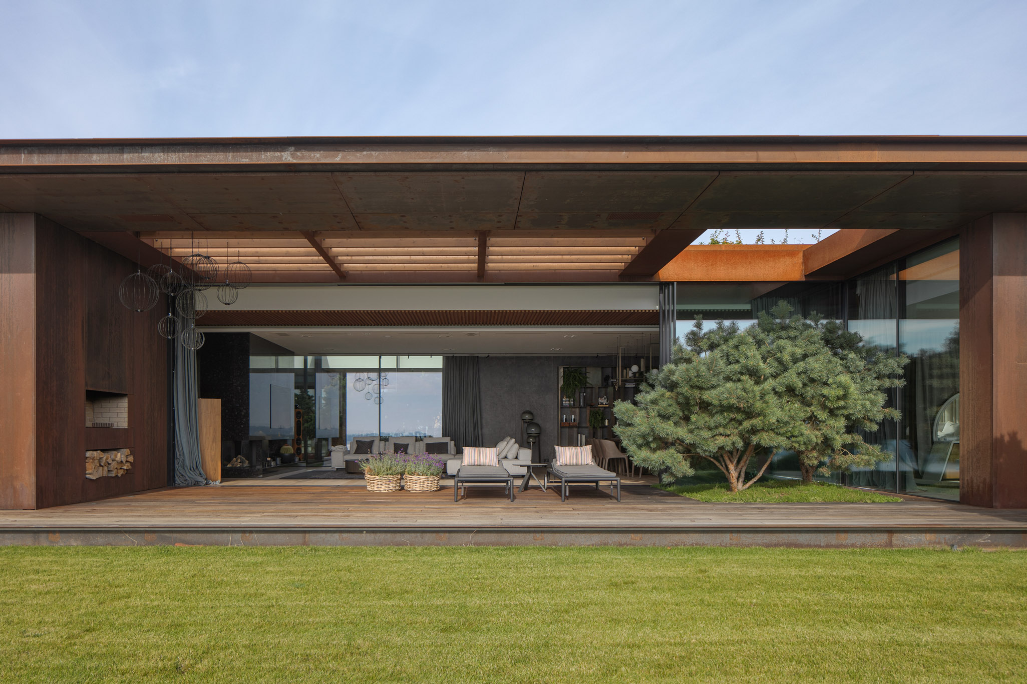 ‘’House in the slope by 77 Studio’’