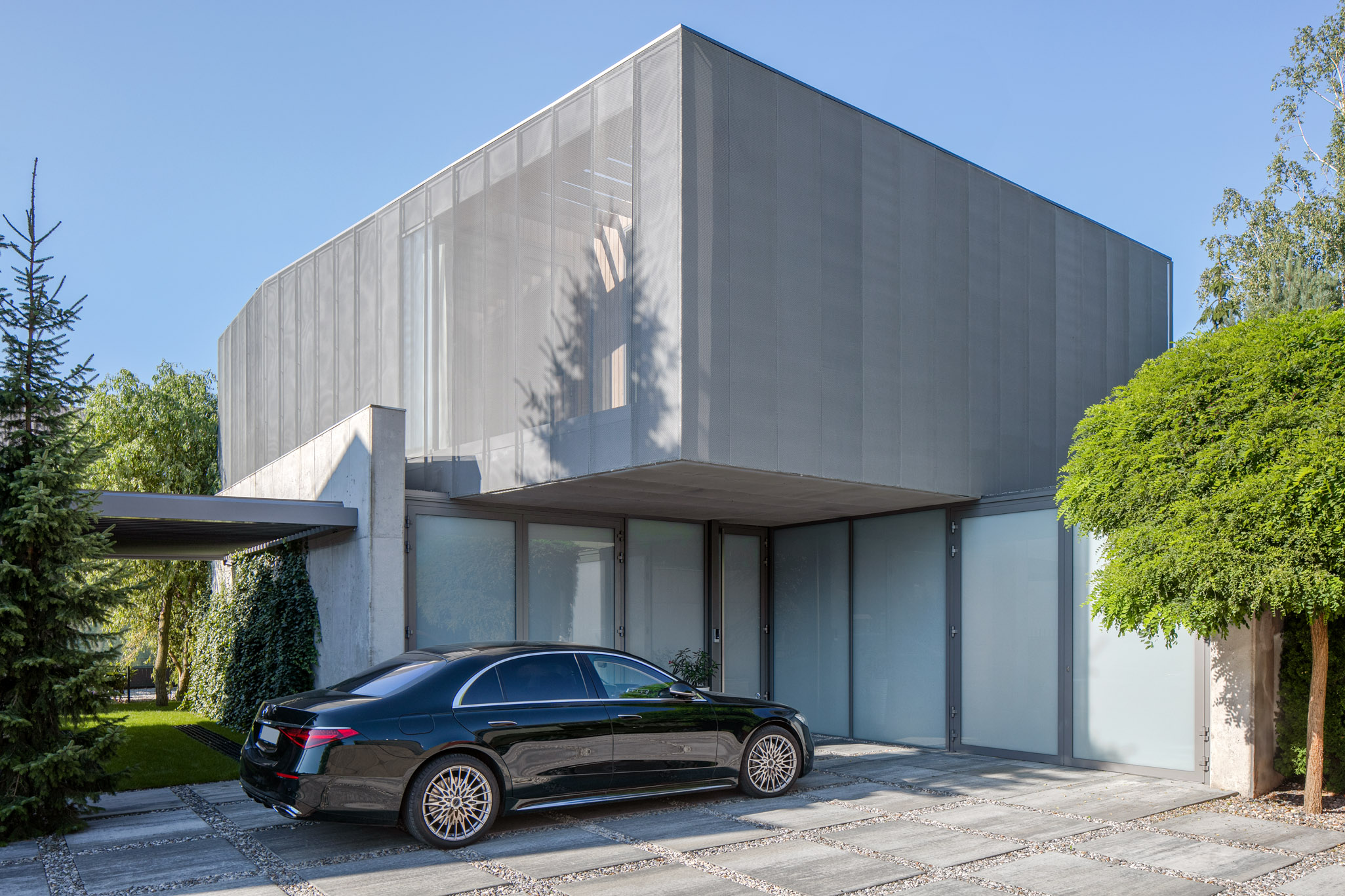 ''Dom z Boxem – nowoczesna architektura z efektowną bryłą''